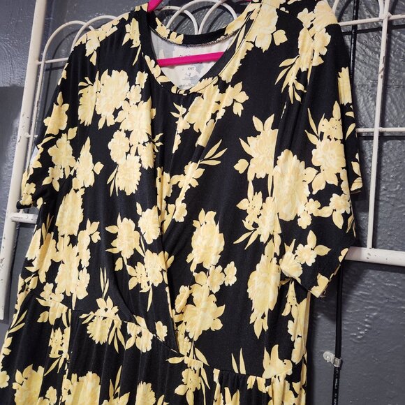 Size 3 / 3X / 22-24 Super Soft by Torrid Yellow and Black Flower Knit Dress - Picture 2 of 3